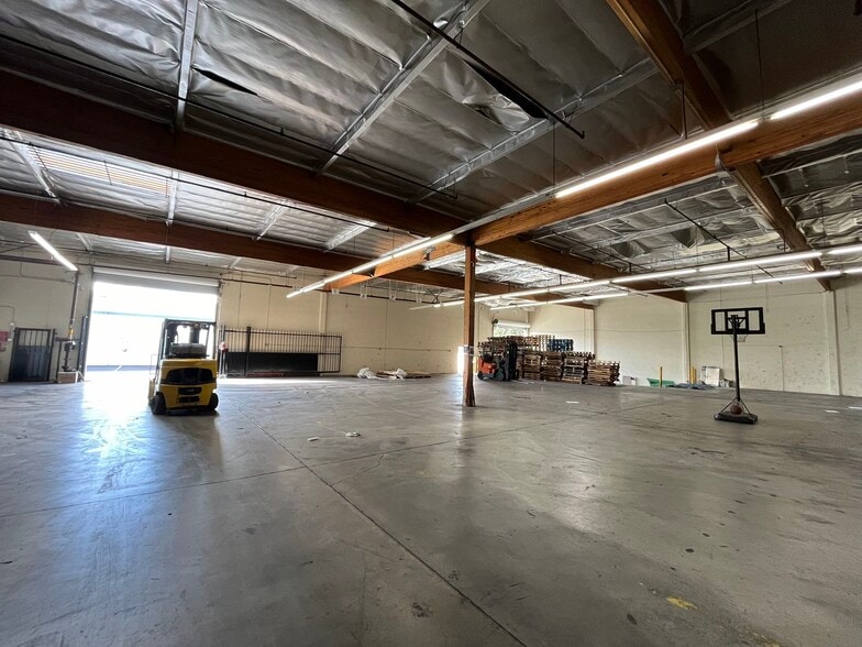 More Photos Of 15930-15962 Downey Ave, Paramount Unknown For Lease
