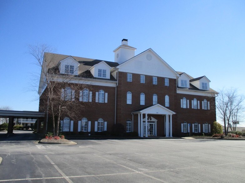 More Photos Of 100 Colony Park Dr, Cumming Bank For Lease