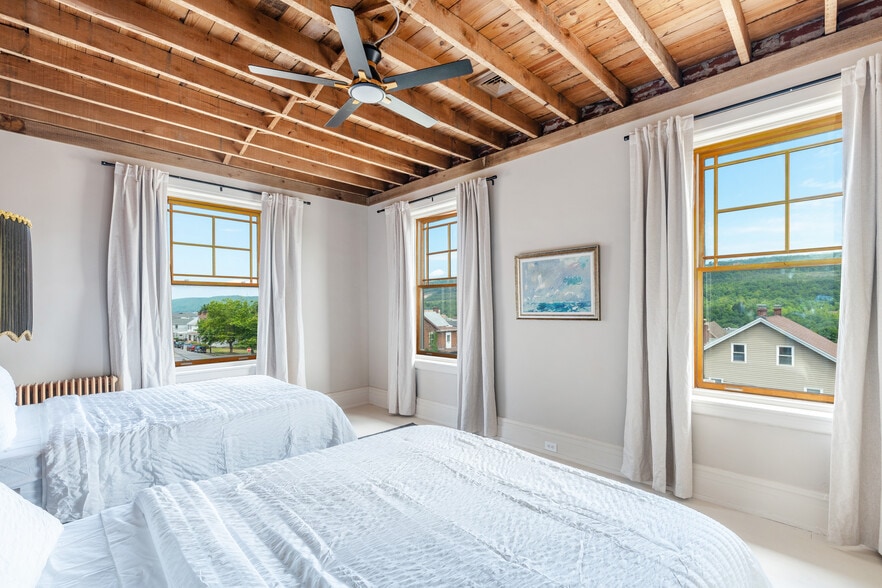 More Photos Of 124 E Abbott St, Lansford Specialty For Sale