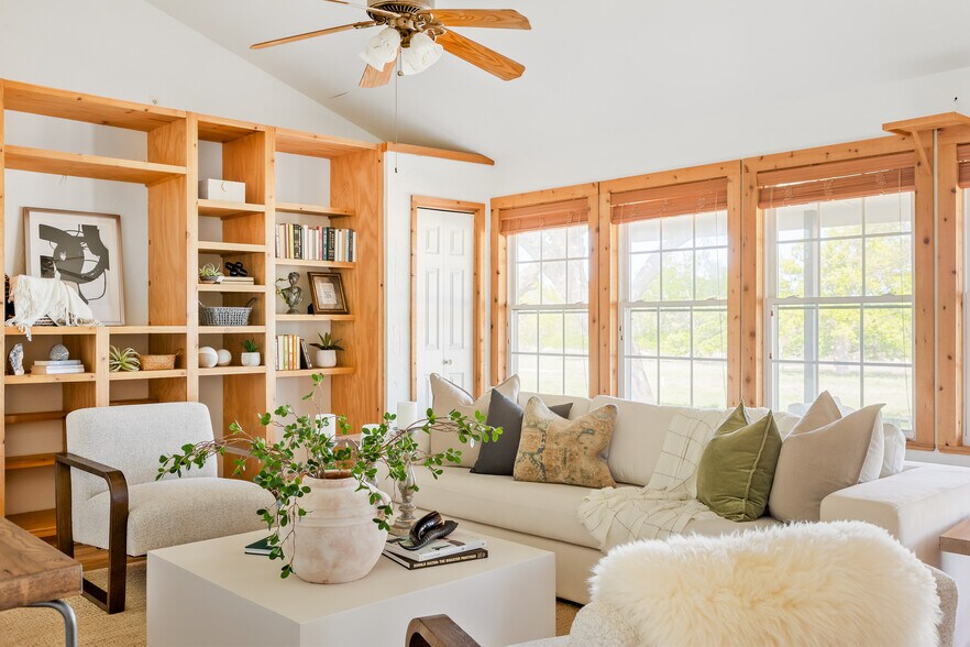 More Photos Of 9695 US-290 Hwy, Hye Land For Sale