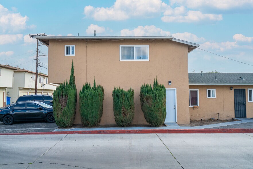 More Photos Of 2135 W Ball Rd, Anaheim Apartments For Sale
