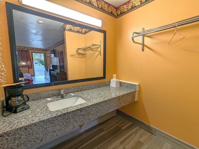 More Photos Of 1786 W Business Highway 83, Mission Hotel For Sale