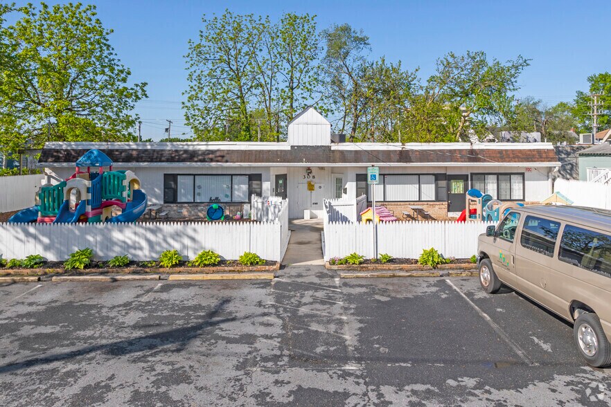 More Photos Of 308 Compton Ave, Laurel Daycare Center For Sale