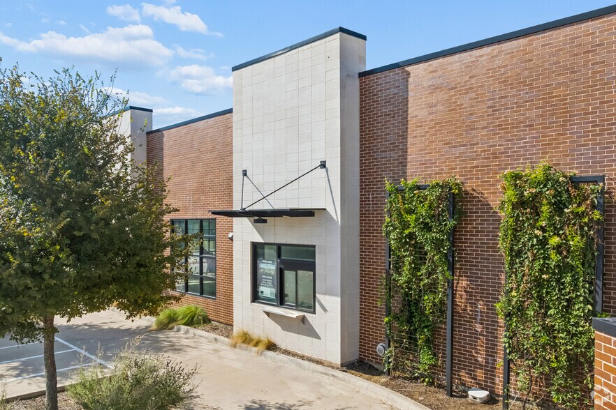 More Photos Of 5981 High Point Dr, Irving Unknown For Lease