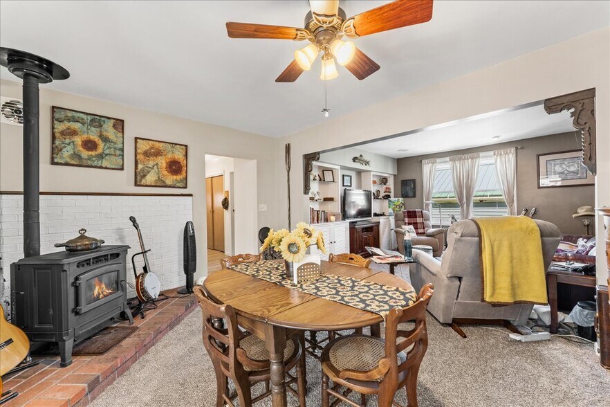 More Photos Of 517 Milwaukee St, Kewaunee General Retail For Sale