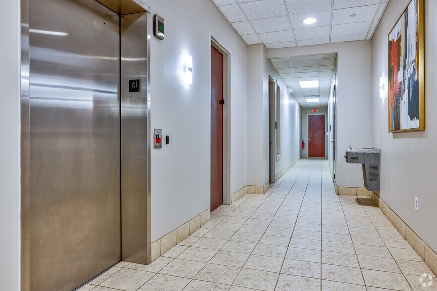 More Photos Of 582 Lynnhaven Pky, Virginia Beach Unknown For Lease