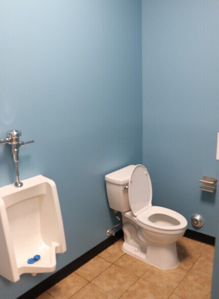 More Photos Of 24 Main St, Toms River Bank For Lease