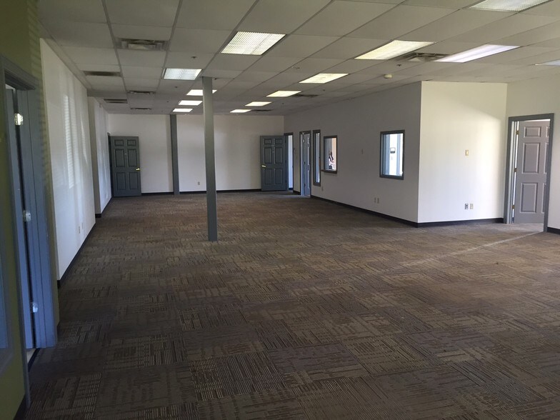 More Photos Of 144 S Thomas St, Tupelo Office For Lease