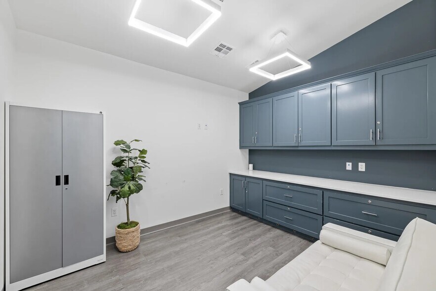 More Photos Of 3121 University Dr E, Bryan Medical For Lease