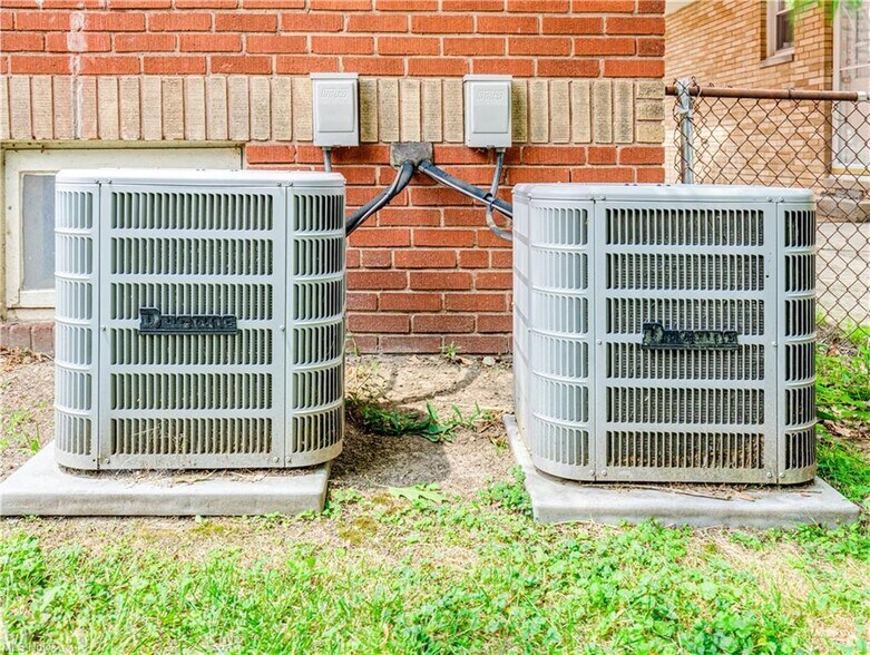 More Photos Of 5521 W 48th St, Parma Apartments For Sale