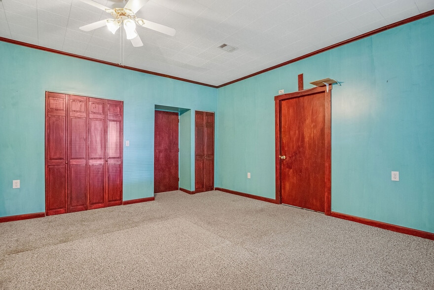 More Photos Of 201 N Wilmington St, Richlands General Retail For Sale