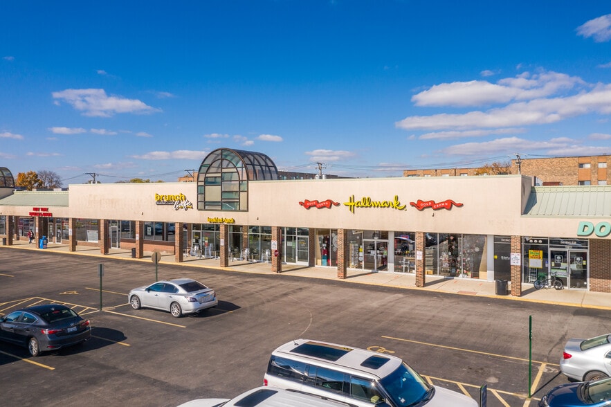 More Photos Of 8650-8832 W Dempster St, Niles Unknown For Lease