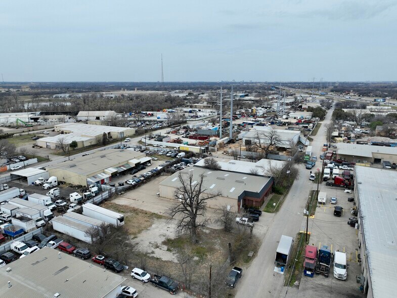 More Photos Of 2119 Quincy St, Dallas Warehouse For Lease