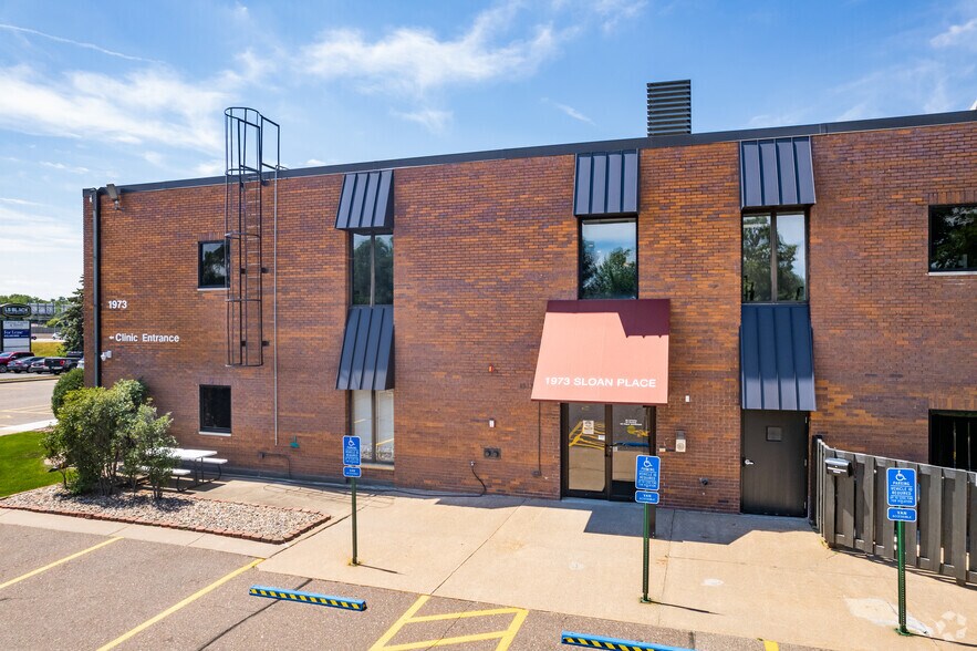 More Photos Of 1973 Sloan Pl N, Maplewood Medical For Lease