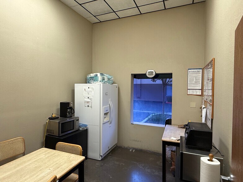 More Photos Of 3275-3281 Grande Vista Dr, Newbury Park Manufacturing For Lease