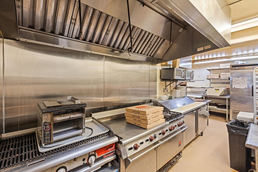 More Photos Of 500 Wanapa, Cascade Locks Restaurant For Sale