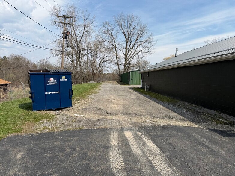 More Photos Of 7651 Seneca St, East Aurora Flex For Lease