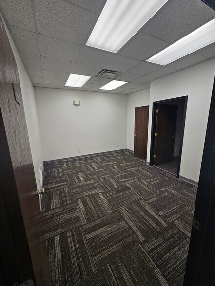 More Photos Of 2719 E Elms Rd, Killeen Warehouse For Lease