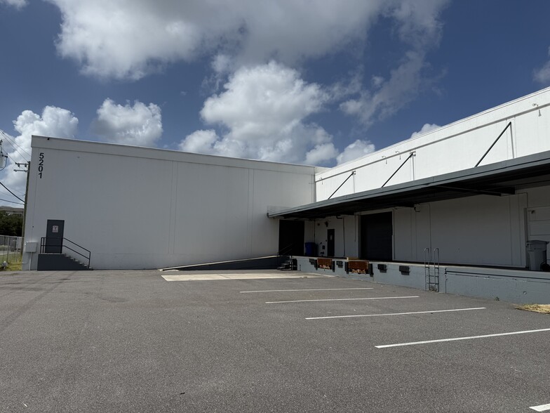 More Photos Of 5201 S West Shore Blvd, Tampa Warehouse For Lease