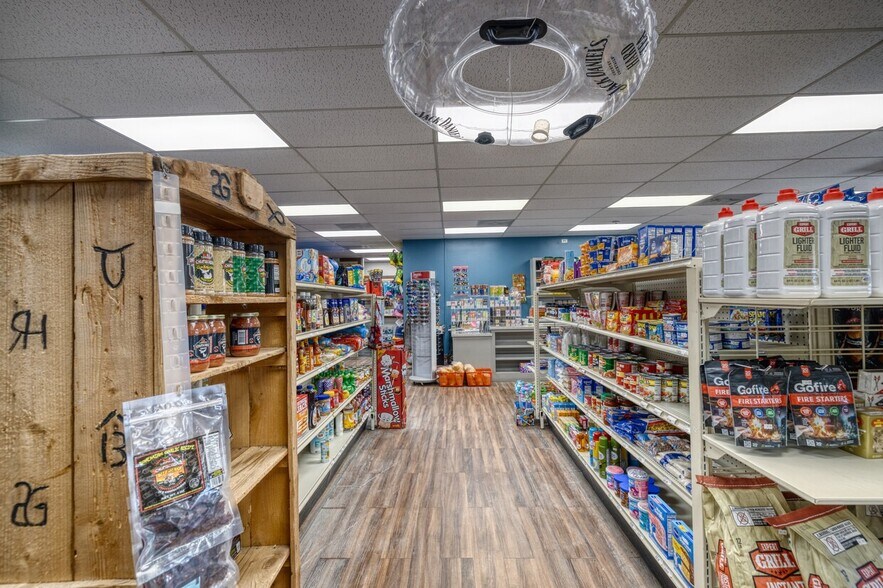 More Photos Of 49 Encino Dr, Concan Convenience Store For Sale