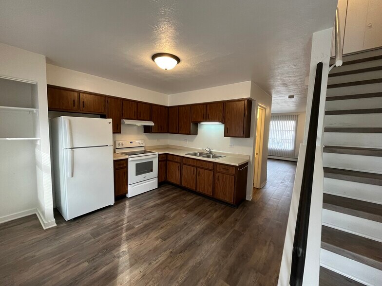 More Photos Of 101 Nicholson St, Joliet Apartments For Sale