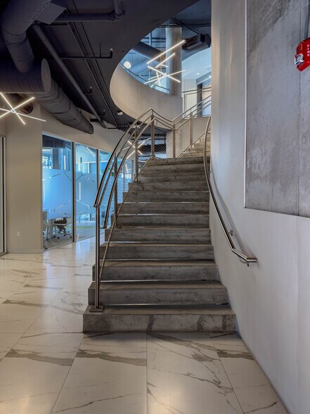 More Photos Of 2420 NE Miami Gardens Dr, Miami Office For Lease