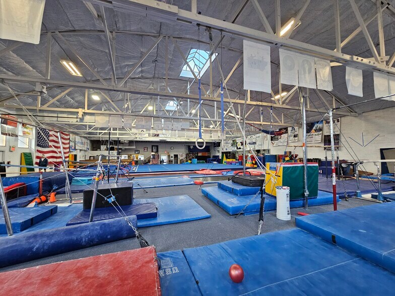 More Photos Of 815 N 1st Ave, Great Falls Auto Dealership For Lease