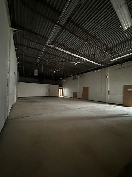 More Photos Of 32841 Parklane St, Garden City Industrial For Sale