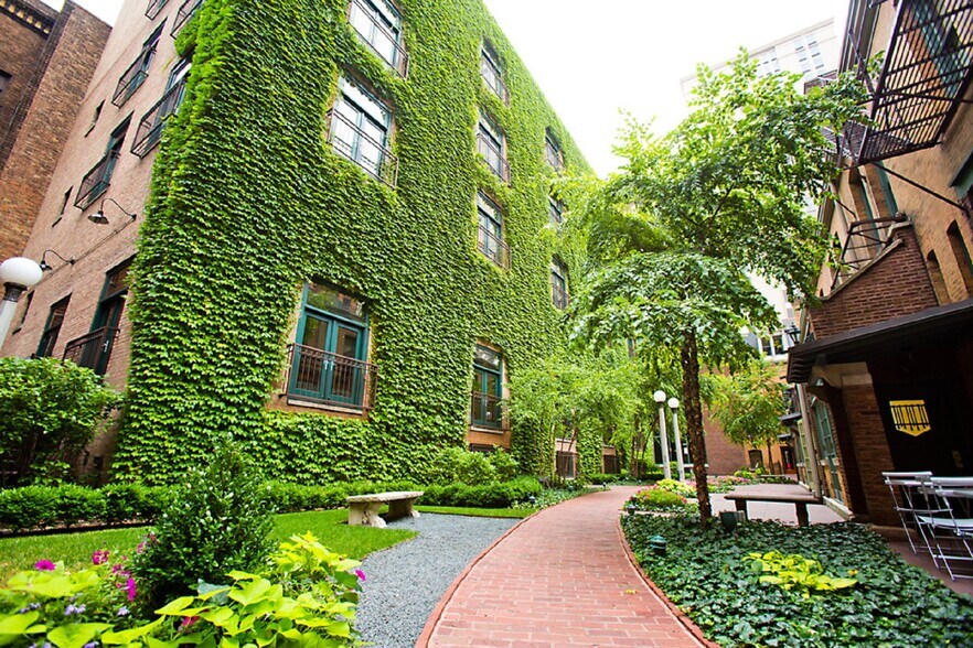 More Photos Of 601-623 N State St & 4 E Ohio St, Chicago Coworking Space