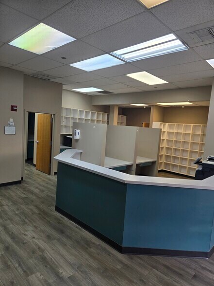 More Photos Of 4321-4335 S Buckley Rd, Aurora General Retail For Lease