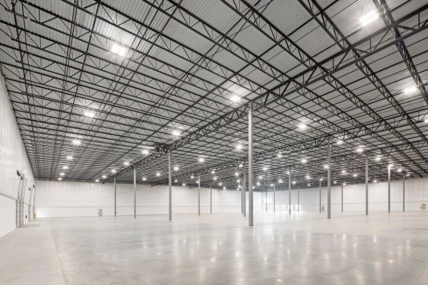 More Photos Of 21201 Miles Rd, Warrensville Heights Distribution For Lease