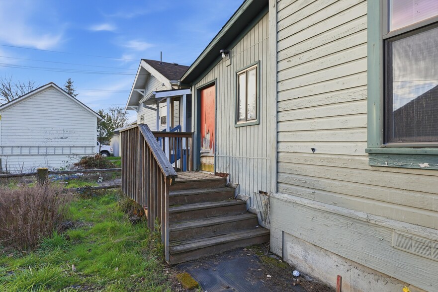 More Photos Of 114 E 2nd St, Newberg Office For Sale