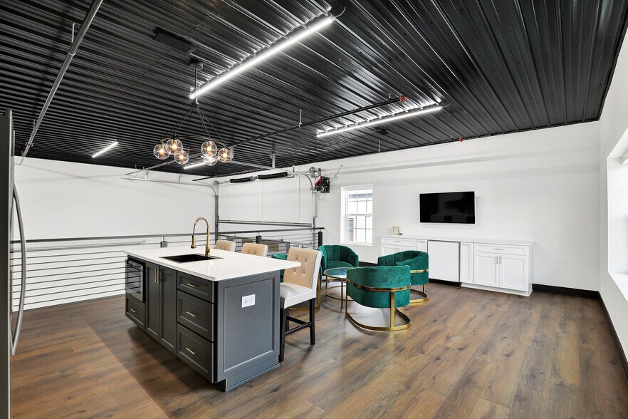 More Photos Of 17725 Motor District Cir, Carmel Showroom For Sale