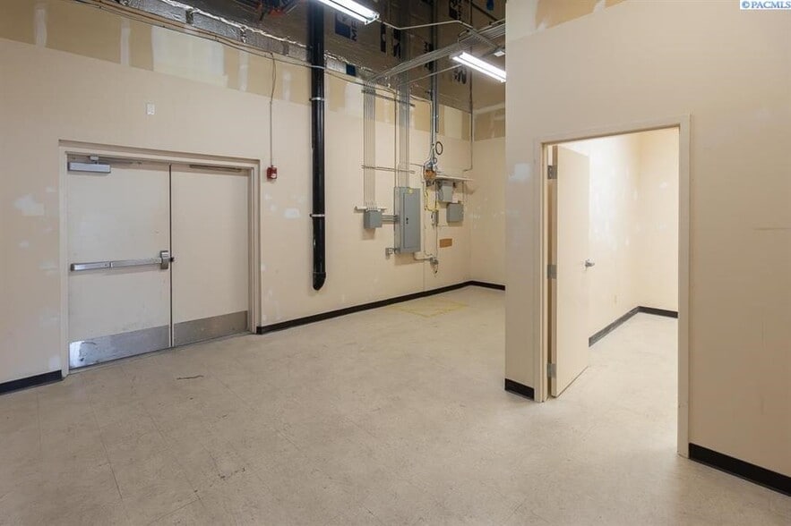 More Photos Of 87 Columbia Point Dr, Richland General Retail For Sale