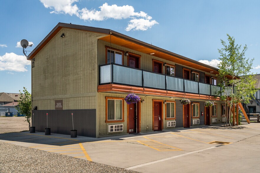 More Photos Of 119 Electric St, West Yellowstone Hotel For Sale