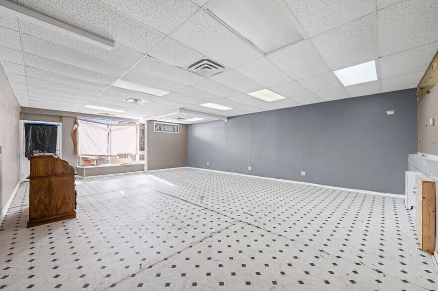 More Photos Of 1104 W Glen Flora Ave, Waukegan Storefront Retail Office For Sale