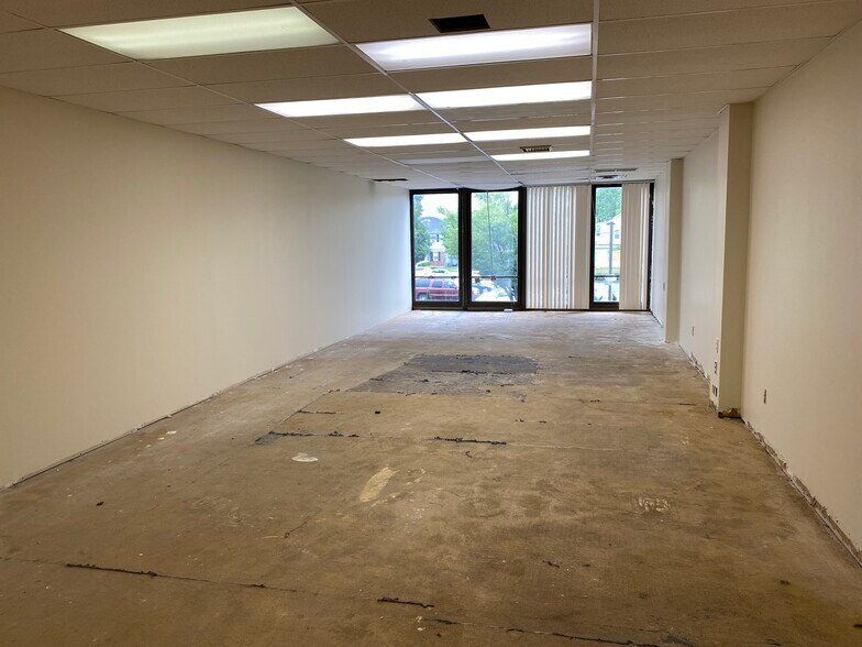 More Photos Of 371 Merrick Rd, Rockville Centre Office For Lease