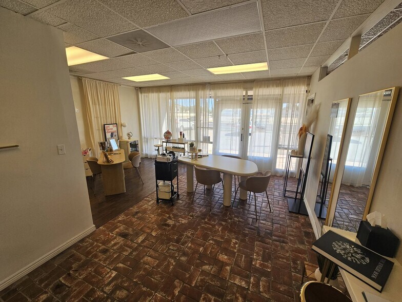 More Photos Of 5202 N 7th St, Phoenix Freestanding For Lease