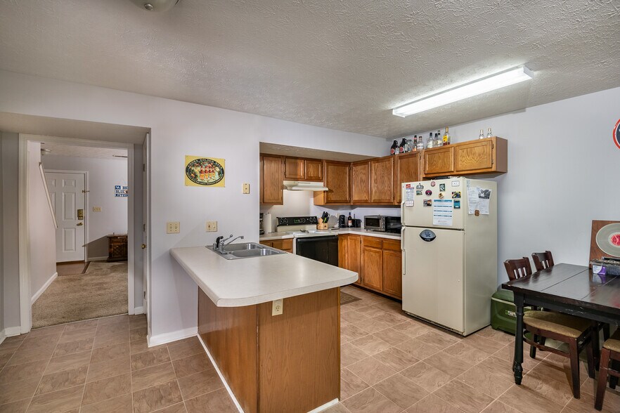 More Photos Of 3353-3375 Cove Lake Dr, Lexington Apartments For Sale