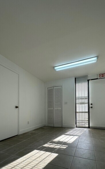 More Photos Of 4242-4270 SW 73rd Ave, Miami Warehouse For Sale