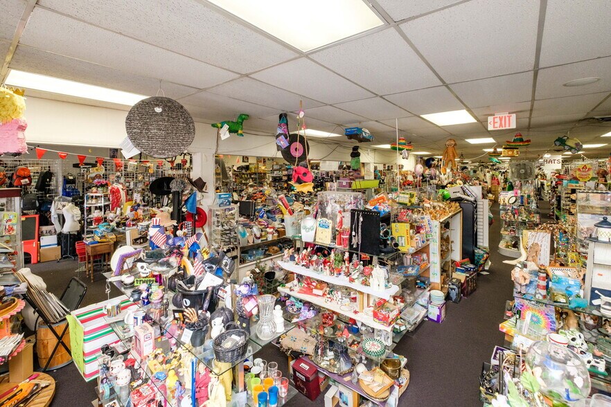 More Photos Of 227 N Main St, Harrisonburg General Retail For Sale