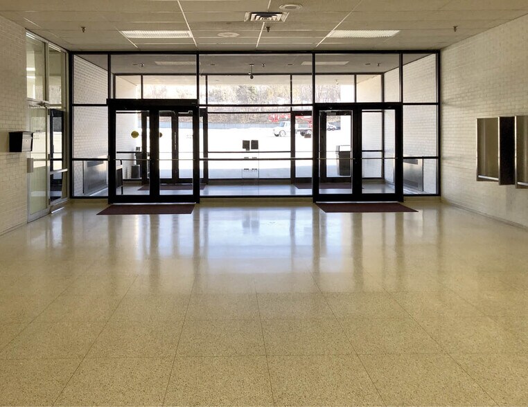 More Photos Of 1001 Fort Crook Rd N, Bellevue Flex For Lease