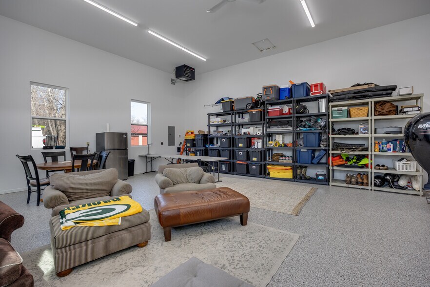 More Photos Of 6580 Lake Rd, Windsor Warehouse For Sale