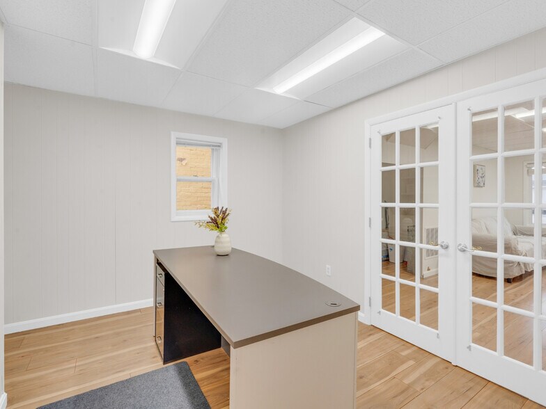 More Photos Of 239 E Main St, Westminster Office For Sale