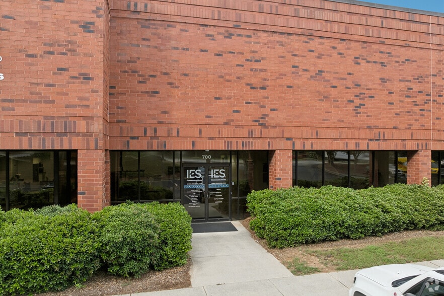 More Photos Of 305 Shawnee North Dr, Suwanee Unknown For Lease