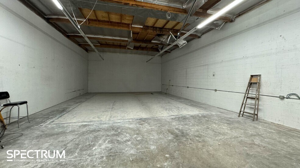 More Photos Of 16131 Valerio St, Van Nuys Warehouse For Lease
