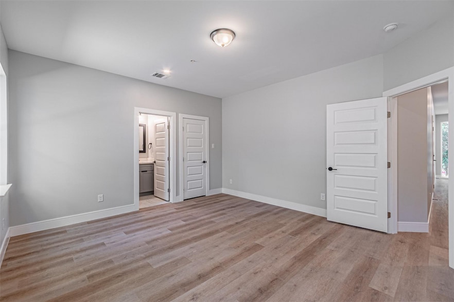More Photos Of 2376 Longhorn St, Dallas Apartments For Sale
