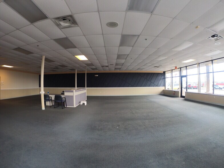 More Photos Of 20991 Arsenal Street Rd, Watertown Freestanding For Lease