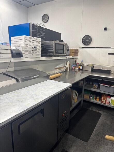 More Photos Of 8235-8239 Tampa Ave, Reseda Freestanding For Lease