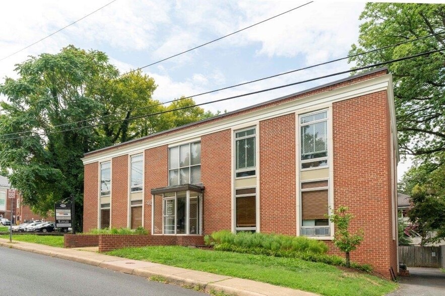 More Photos Of 415 4th St NE, Charlottesville Office Residential For Sale